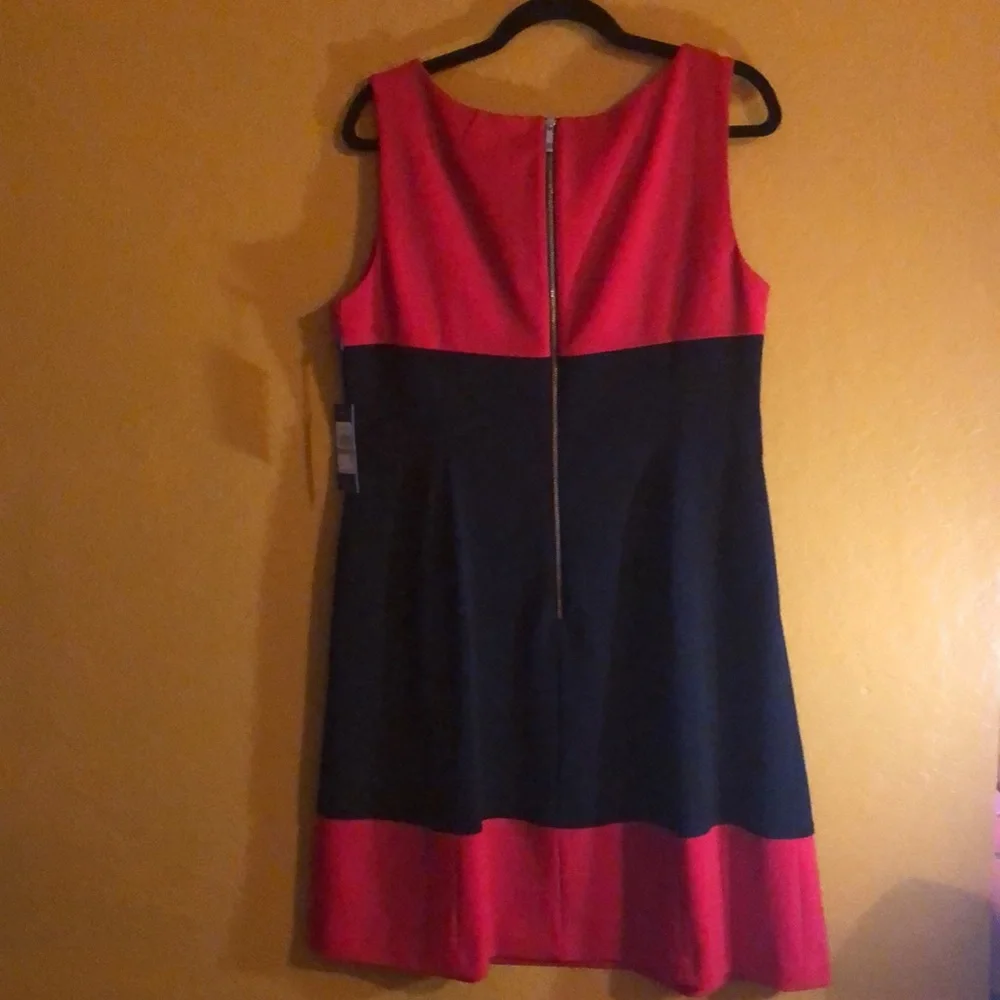 TOMMY HILFIGER DRESS NWT COLOR BLOCK RED AND BLACK SIZE 14 GOLDTONE BACK ZIP - Picture 3 of 6